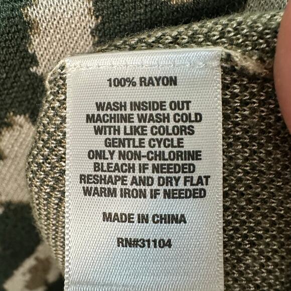 Worderby cheetah print sweater, green background, soft animal print petite - Picture 5 of 8